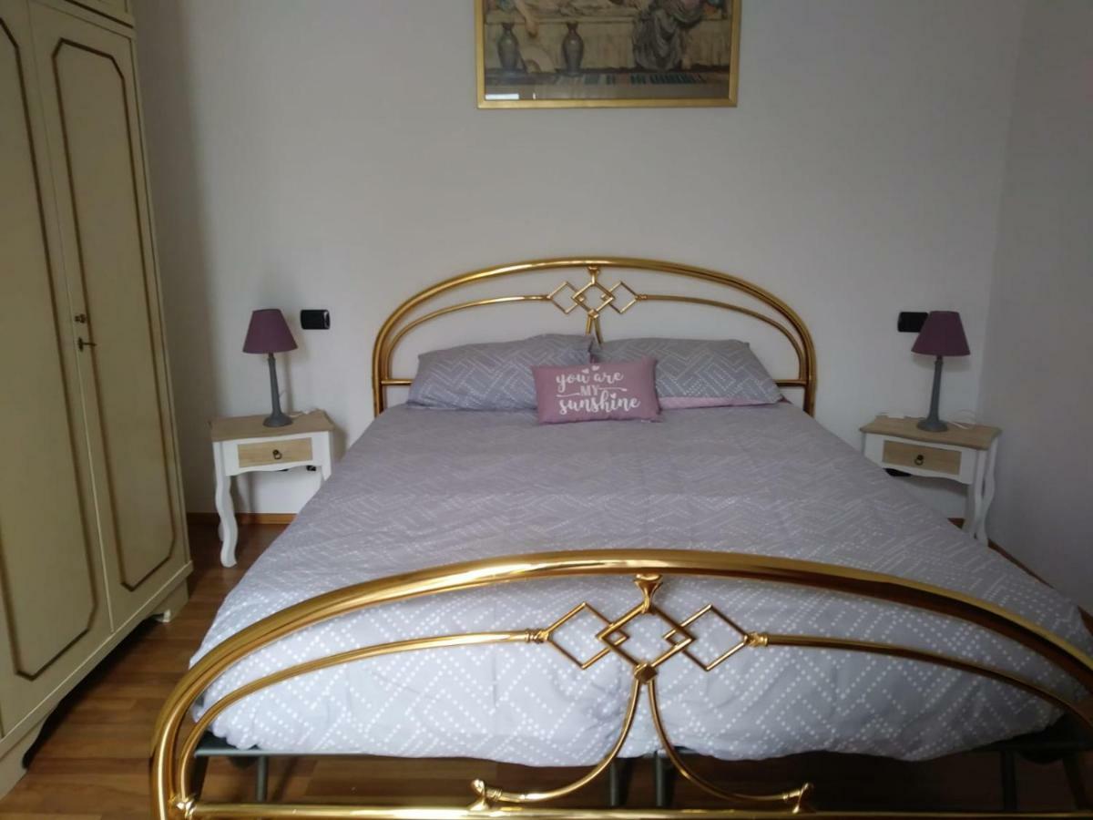 Casa Vacanza Il Glicine Casale Corte Cerro Extérieur photo