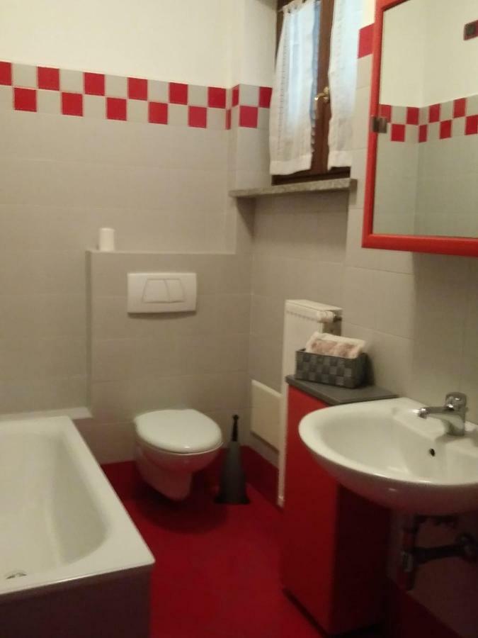 Casa Vacanza Il Glicine Casale Corte Cerro Extérieur photo