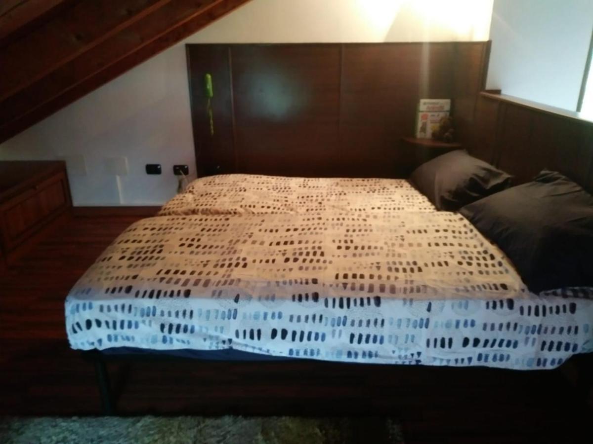 Casa Vacanza Il Glicine Casale Corte Cerro Extérieur photo