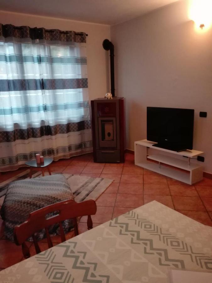 Casa Vacanza Il Glicine Casale Corte Cerro Extérieur photo